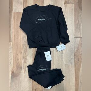 Nike sweat shirt and sweat pants
